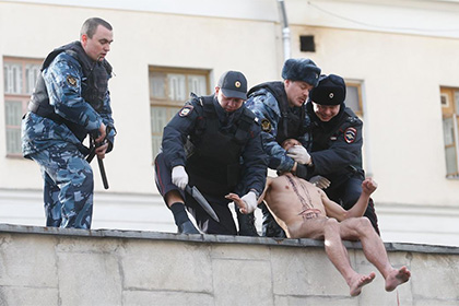 Врачи рассказали о состоянии здоровья художника Павленского