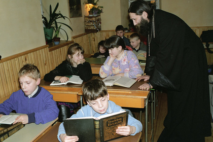 Чиновники разрешили РПЦ бесплатную аренду школ в Москве