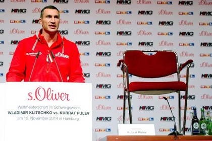 Кличко провел пресс-конференцию со стулом