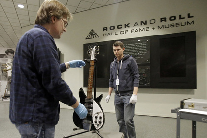 Стартовая цена гитары Леннона отпугнула коллекционеров