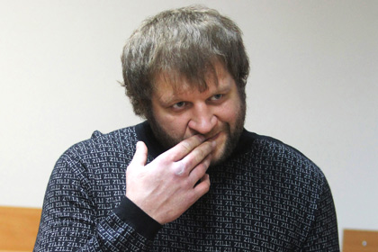 Александр Емельяненко заставил отжиматься курящих сокамерников