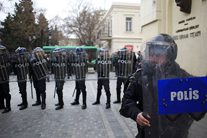 Азербайджанским полицейским запретили селфи с оружием