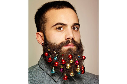 Британская компания создала рождественские украшения для бороды