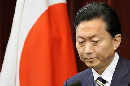 Бывший премьер Японии назвал введение санкций против России ошибкой