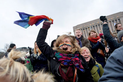 Финский парламент окончательно одобрил однополые браки
