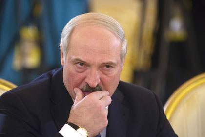 Лукашенко поручил сдержать предновогодний рост цен