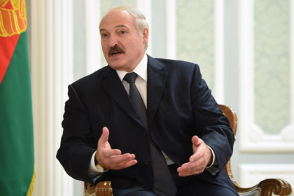 Лукашенко потребовал перевести расчеты с Россией в доллары и евро