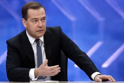 Медведев разрешил поднять зарплаты судей на треть