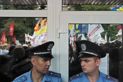 На Украине уволят 25 тысяч милиционеров и прокуроров