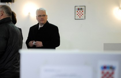 На выборах в Хорватии с небольшим отрывом лидирует действующий президент