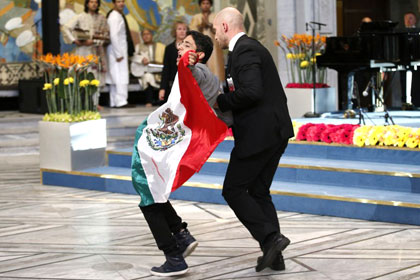Помешавший вручению Нобелевской премии мексиканец оштрафован