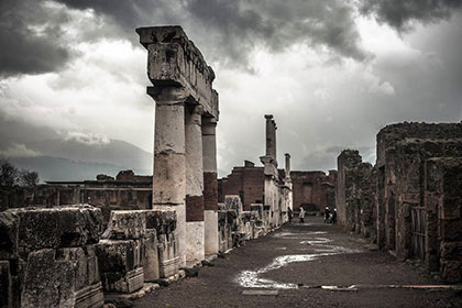 Помпеи отреставрируют с помощью украденных туристами обломков