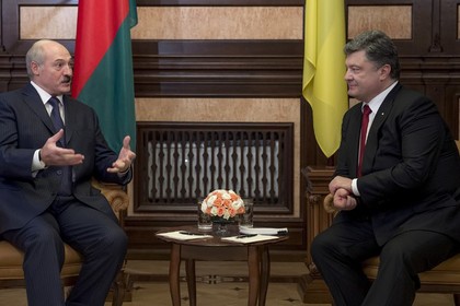 Порошенко предложил Белоруссии помощь в развитии отношений с ЕС