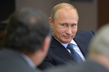 Путин заморозил зарплаты чиновников до 2016 года