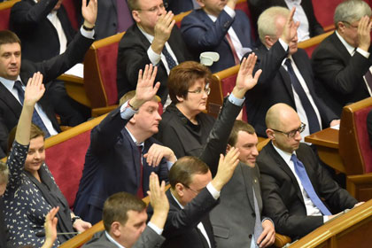 Рада утвердила программу правительства Яценюка