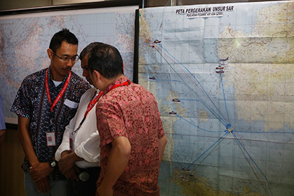 СМИ сообщили о резком наборе высоты самолетом AirAsia перед падением