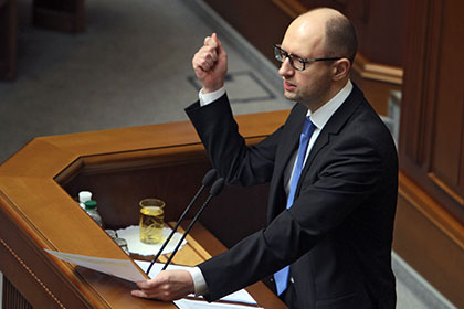 Яценюк пообещал оставить стипендии студентам