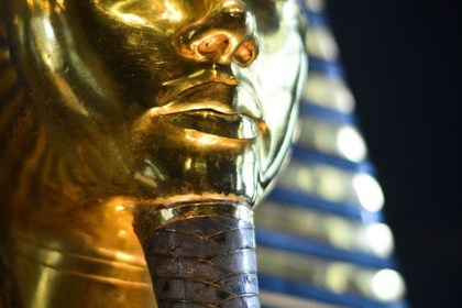 Власти Египта признали повреждение маски Тутанхамона