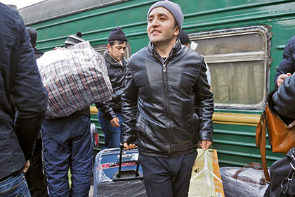 Вступил в силу закон для мигрантов о получении патента при въезде в РФ