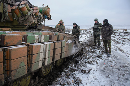 Порошенко заявил о готовности отвести танки от линии соприкосновения
