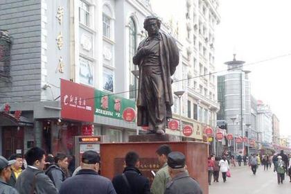 В Китае поставили памятник отцу «усской» литературы