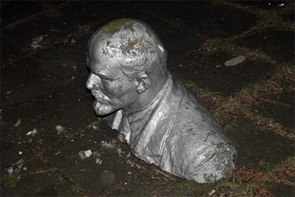 В Запорожской области за ночь снесли четыре памятника Ленину