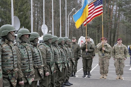 Американские офицеры посетили зону боевых действий в Донбассе