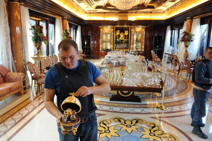 Генпрокуратура Украины занялась поисками золотого батона Януковича