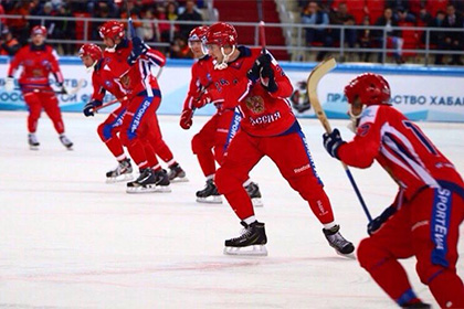 Россияне разгромили американцев на чемпионате мира по хоккею с мячом