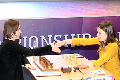 Россиянка и украинка сыграли вничью в первой партии финала ЧМ по шахматам