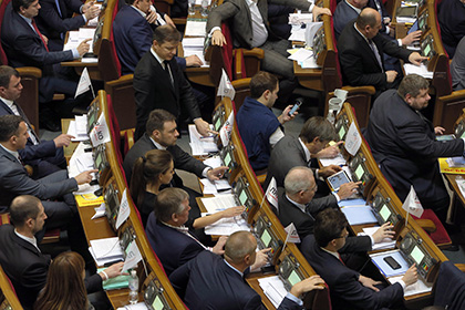 Зарплату депутатов и чиновников на Украине повысили почти втрое