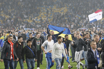 Фанаты «Днепра» устроили беспорядки на стадионе после матча с «Наполи»