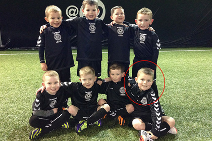 Игроком года шотландского клуба признали шестилетнего больного раком мальчика