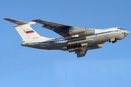 Самолет МЧС России доставил на лечение в Москву детей из Донбасса