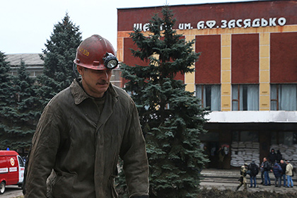 Блокированных на донецкой шахте имени Засядько горняков вывели на поверхность