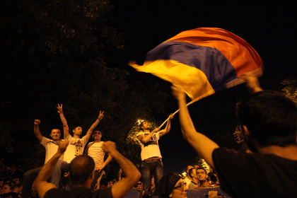 Протестующие отказались встречаться с президентом Армении