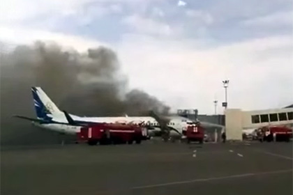 В аэропорту Актау загорелся пассажирский самолет