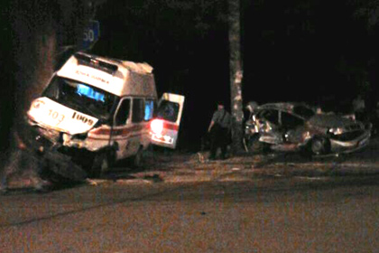 В Мариуполе бойцы «Азова» протаранили карету скорой помощи