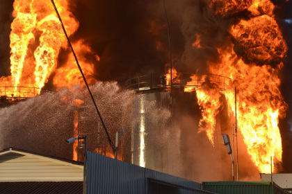 Жертвой пожара на нефтебазе под Киевом стал один человек