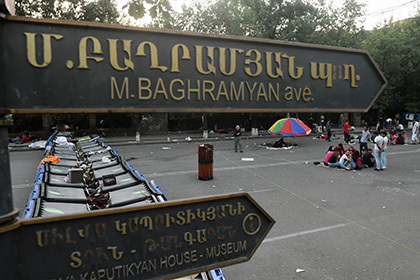 Движение на месте протестов в Ереване восстановлено