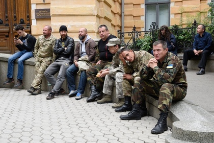 К акции «Правого сектора» в Киеве присоединились добровольческие батальоны