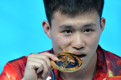 Китайский прыгун обнаружил брак на золотой медали ЧМ в Казани
