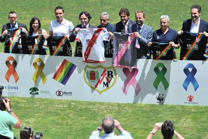Клуб чемпионата Испании представил форму с символикой ЛГБТ