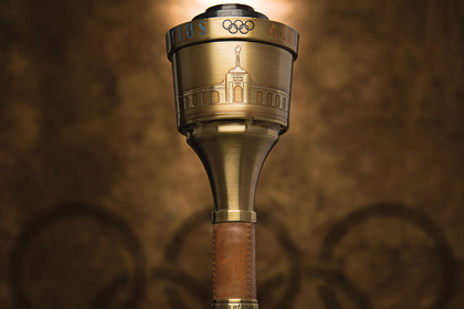 На аукционе продали олимпийский факел сменившего пол отчима Ким Кардашьян
