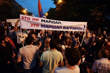 На ночь в центре Еревана осталось менее 200 протестующих