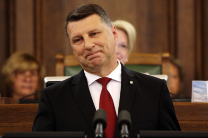 Президенту Латвии посоветовали перестать говорить по-русски