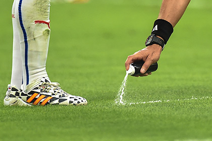 Российские футбольные судьи пожаловались на некачественный исчезающий спрей