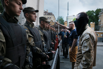 Сторонники «Правого сектора» устроили акции протеста в городах Украины