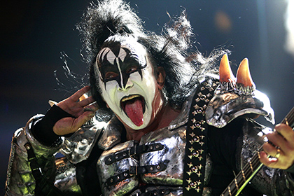 Полиция провела обыск в доме вокалиста группы Kiss