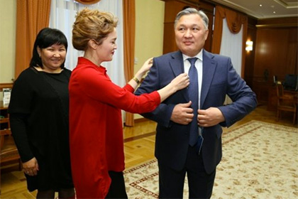 Глава области в Казахстане купил разрекламированный Назарбаевым костюм